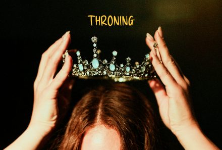 Throning