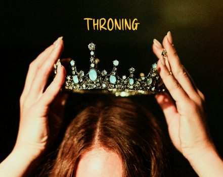 Throning